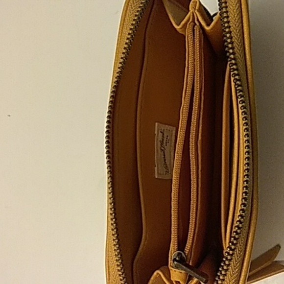 Universal Thread Wallet Excellent pre-owned condition - Picture 4 of 5